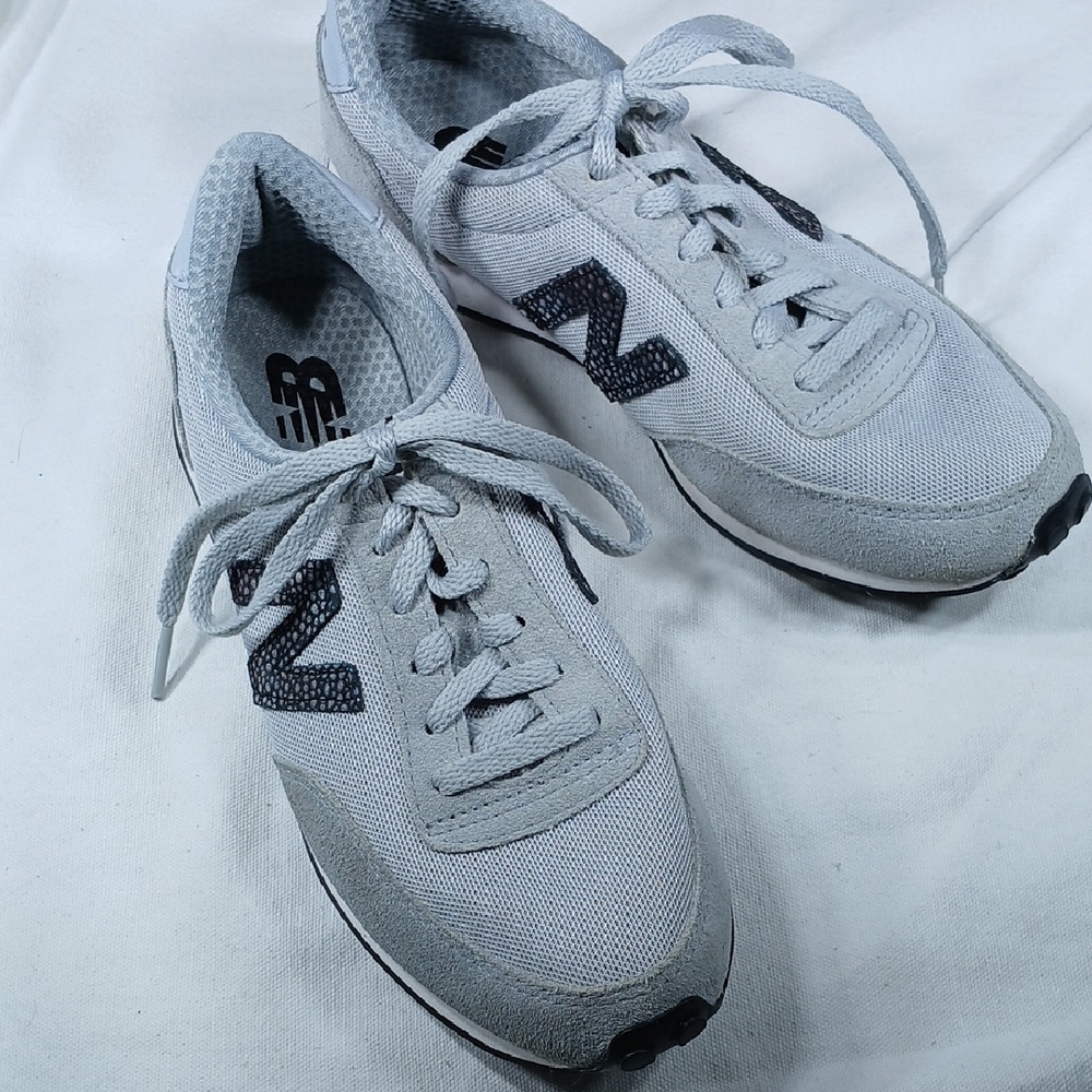 New Balance Women's Light Gray and Black Mesh Running Sneakers size 6.5 - Picture 1 of 10